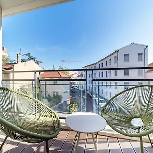 Escape In The Heart Of 4 People With Balcony Part-dieu Appartement Lyon